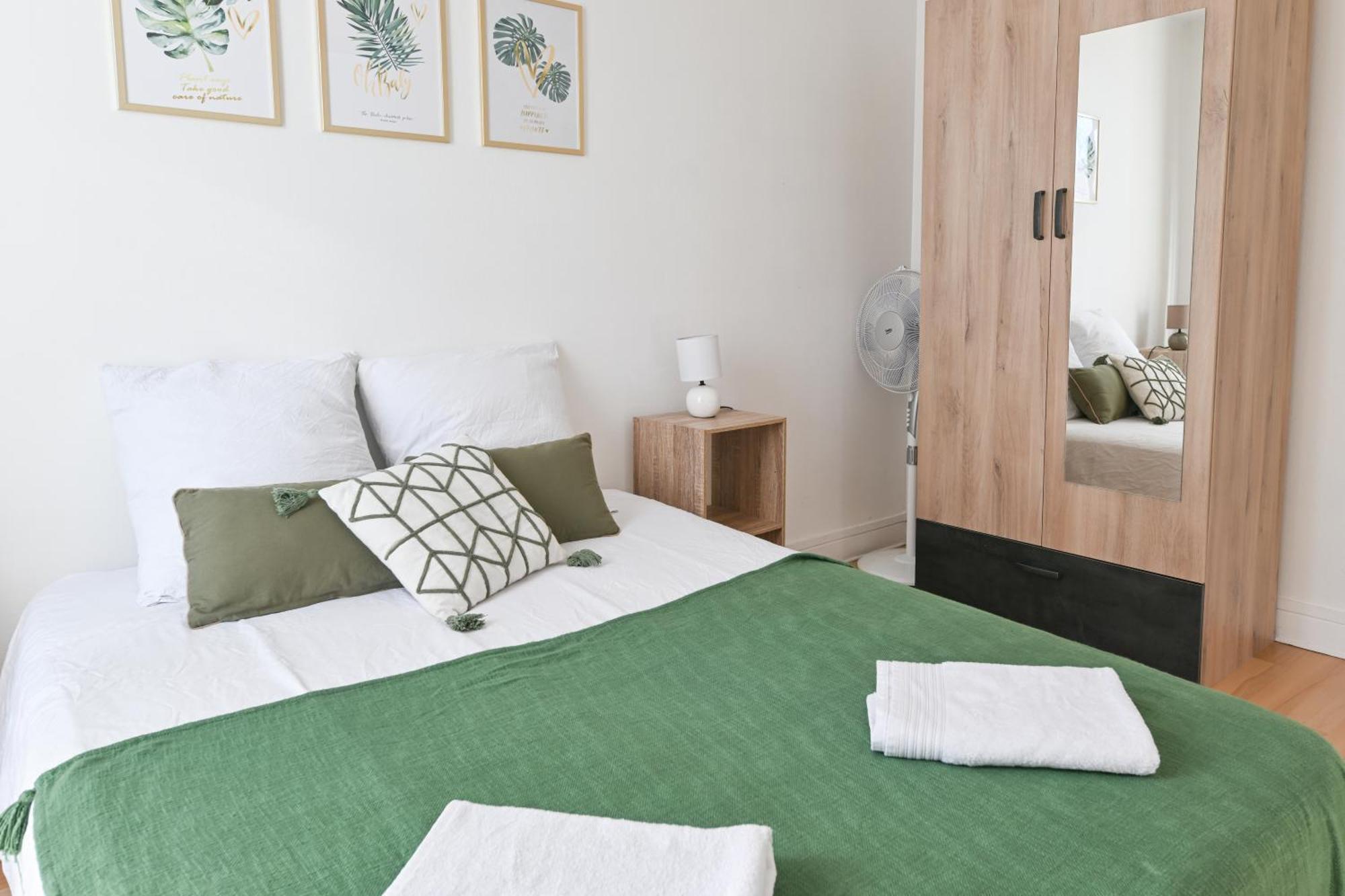 Grand Avec Balcon Hyper - Centre Apartment
